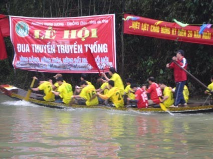 Lễ hội đua thuyền rồng truyền thống tại tỉnh Hà Tĩnh - ảnh 1